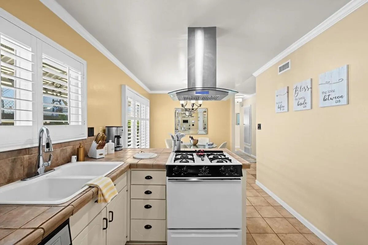 The 3Br-2Ba Extended Stay Oasis In Anaheim Holiday home