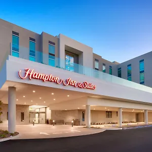 Hampton & Convention Center Hotel